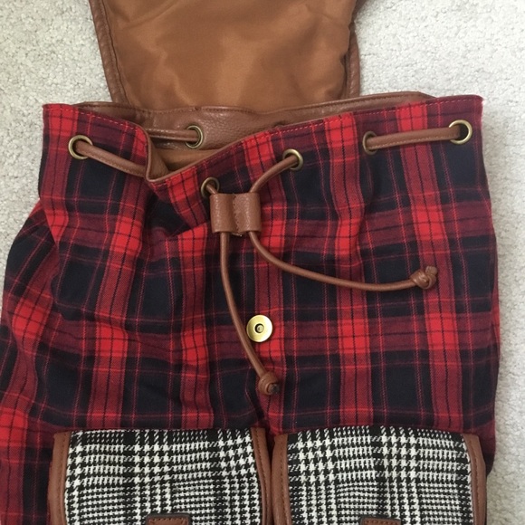 Backpack - Picture 3 of 9